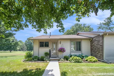 5947 Village Dr, Meridian, MI 48840