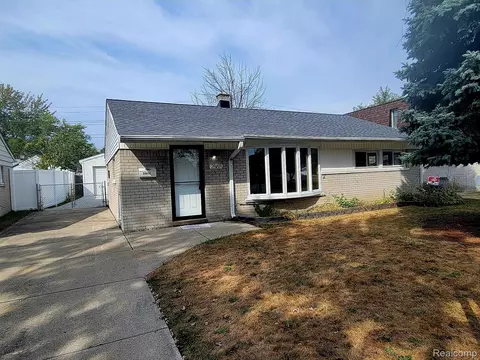 25615 Miracle Dr, Madison Heights, MI 48071