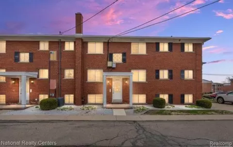 8160 Crestview Drive Apt 2 Dr, Sterling Heights, MI 48312