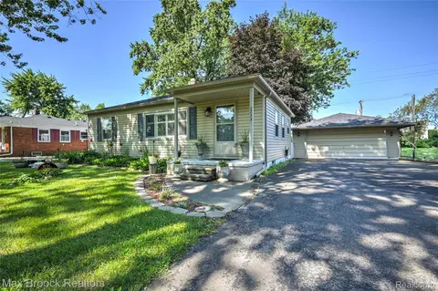 2233 Kohler St, Waterford, MI 48329