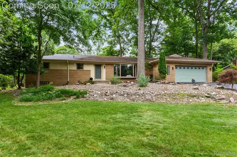 36357 Paddleford Rd, Farmington, MI 48331
