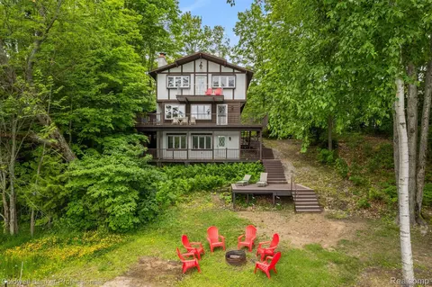 1604 Shallow Shores Dr, Gaylord, MI 49735
