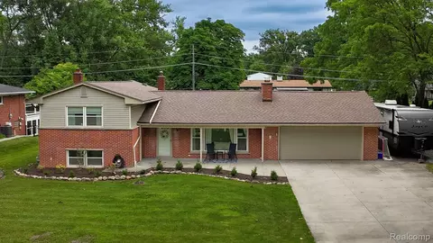 21102 Knudsen Dr, Grosse Ile, MI 48138