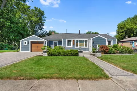 6917 Belton St, Garden City, MI 48135