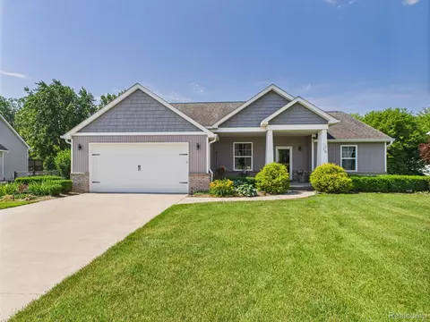 7470 Tara Ct, Goodrich, MI 48438