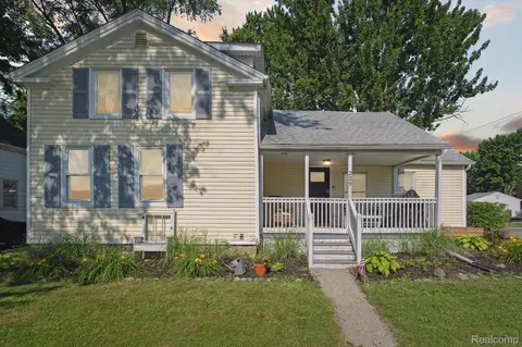 229 Johnson St, Almont, MI 48003