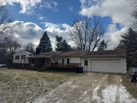 3084 Charing Cross Rd, Ann Arbor, MI 48108