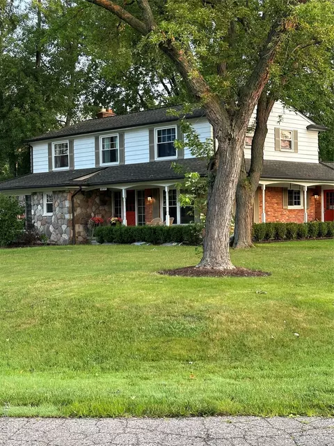 6858 Post Oak Dr, West Bloomfield, MI 48322