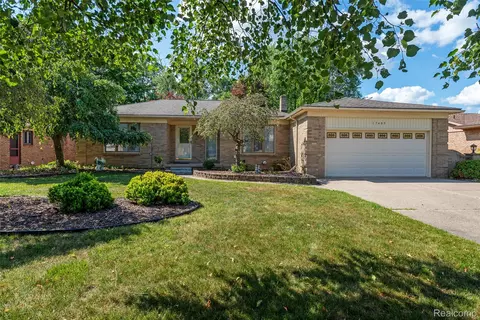 17463 Francavilla Dr, Livonia, MI 48152