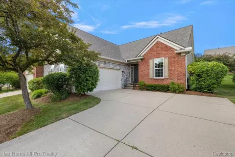 838 Knolls Landing Dr #6, Milford, MI 48381
