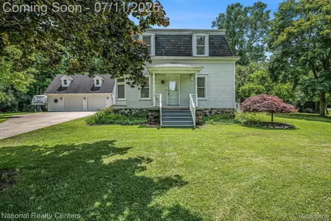 30318 Glenmuer St, Farmington Hills, MI 48334