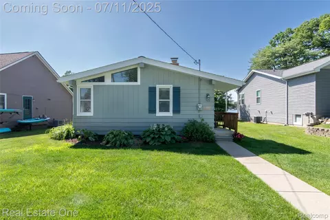 8856 Charbane Ave, White Lake, MI 48386