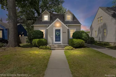 903 Oakridge Ave, Royal Oak, MI 48067