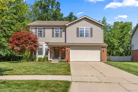 29520 Hunter St, Trenton, MI 48183