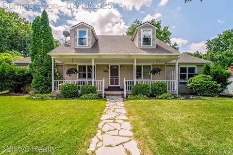 4375 Island Park Dr, Waterford, MI 48329