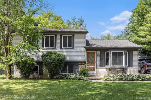 41173 Cimarron St, Clinton Township, MI 48038