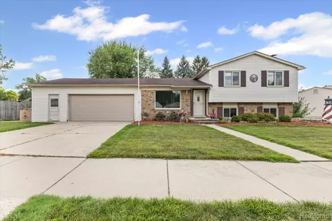 22031 Birch St, Woodhaven, MI 48183