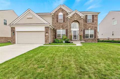 49633 Malten Dr, Macomb, MI 48044