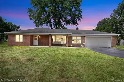 31100 Rayburn St, Livonia, MI 48154
