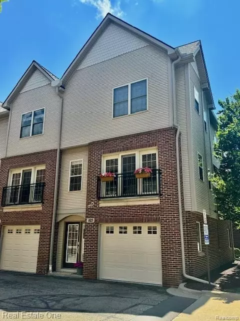 105 S 2nd St, Brighton, MI 48116