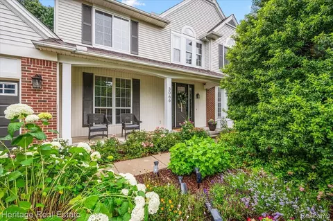 3066 Waldon Park Dr, Orion, MI 48359
