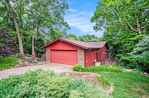 232 Pinnacle Dr, Orion, MI 48360