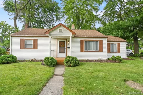 507 Main St, Fenton, MI 48430