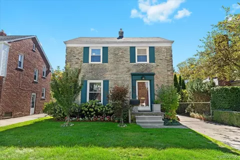 1463 Hollywood Ave, Grosse Pointe Woods, MI 48236