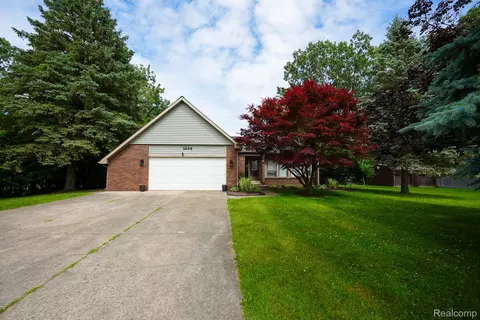 1244 Joal Dr, Flint, MI 48532