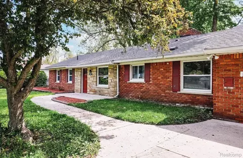 2365 Middlebelt Rd, West Bloomfield, MI 48324