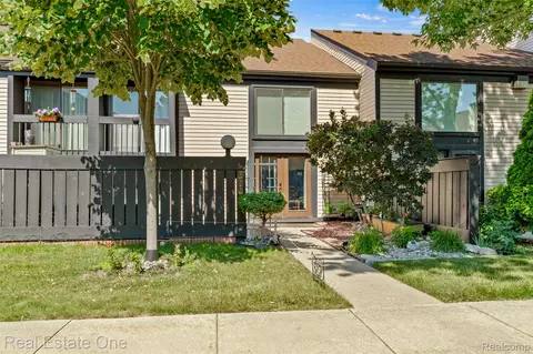 14165 Jackson St, Taylor, MI 48180