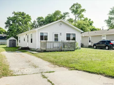1114 Union St, Port Huron, MI 48060
