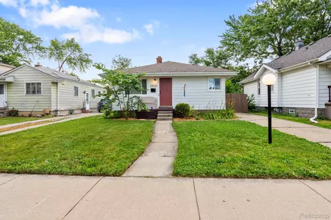24528 Schroeder Ave, Eastpointe, MI 48021