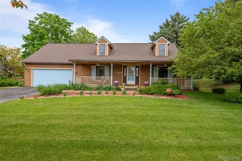 61472 Tayberry Cir, South Lyon, MI 48178