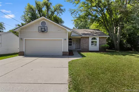 2930 Wisconsin Rd, Troy, MI 48083