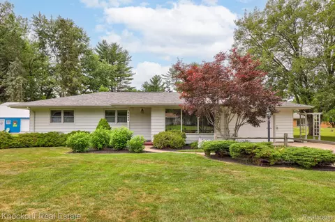 3842 Waltmar Dr, Bridgeport, MI 48722