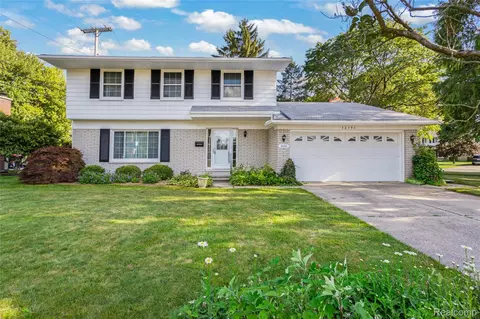 36393 Dardanella St, Livonia, MI 48152