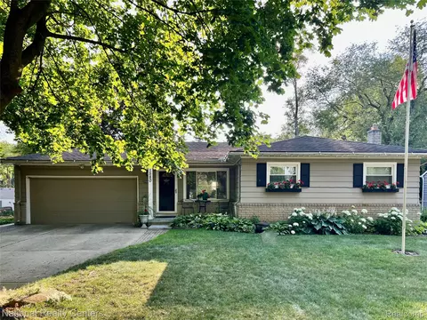 1580 Marylestone Dr, West Bloomfield, MI 48324