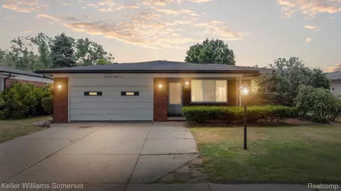 2426 Antonia Ln, Warren, MI 48091