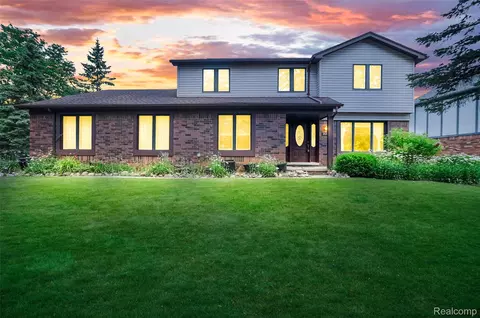 822 Keaton Dr, Troy, MI 48098