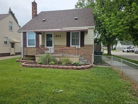 893 Leblanc St, Lincoln Park, MI 48146