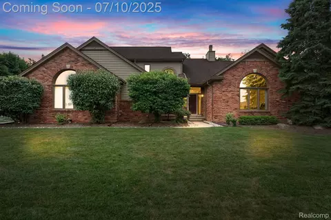 4253 Drexel Dr, Troy, MI 48098