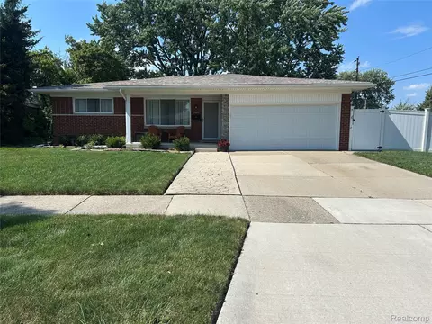 32645 Whitley Cir, Warren, MI 48088
