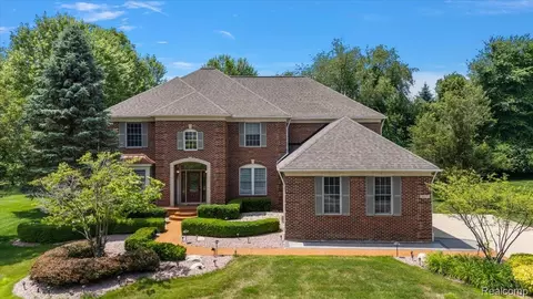 8507 Newbury Ct N, Canton, MI 48187