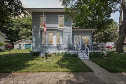 204 W Caroline St, Bellevue, MI 49021