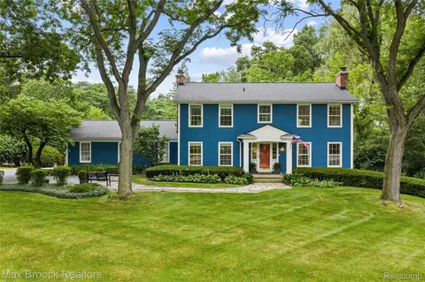 578 Woodway Ct, Bloomfield Hills, MI 48302