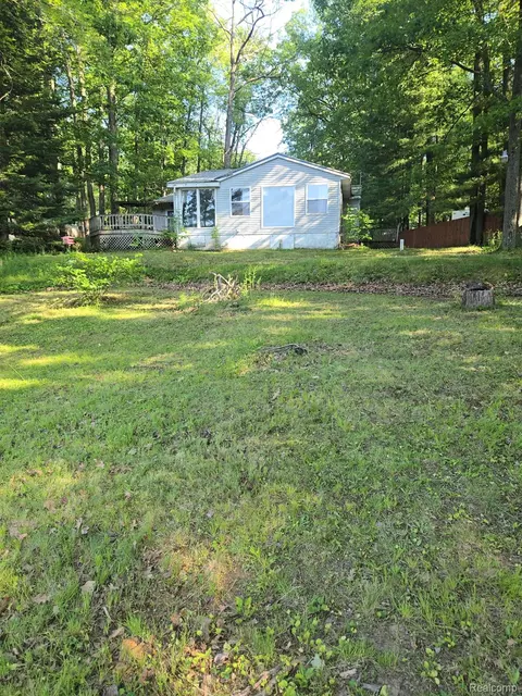 5049 Ruby Dr, Gladwin, MI 48624 photo 1