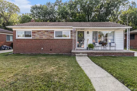 1820 W Longmeadow Rd, Trenton, MI 48183
