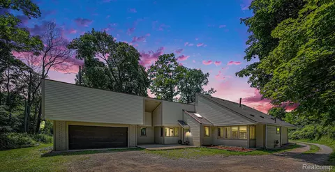 36680 Howard Rd, Farmington, MI 48331