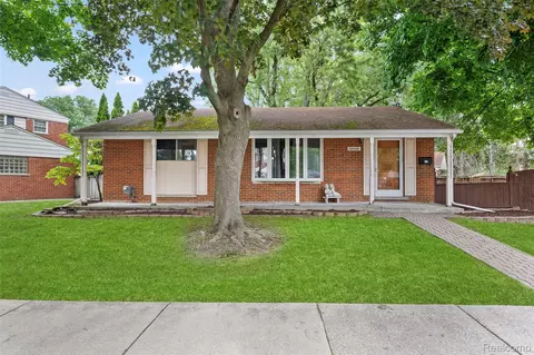 29508 Roan Dr, Warren, MI 48093